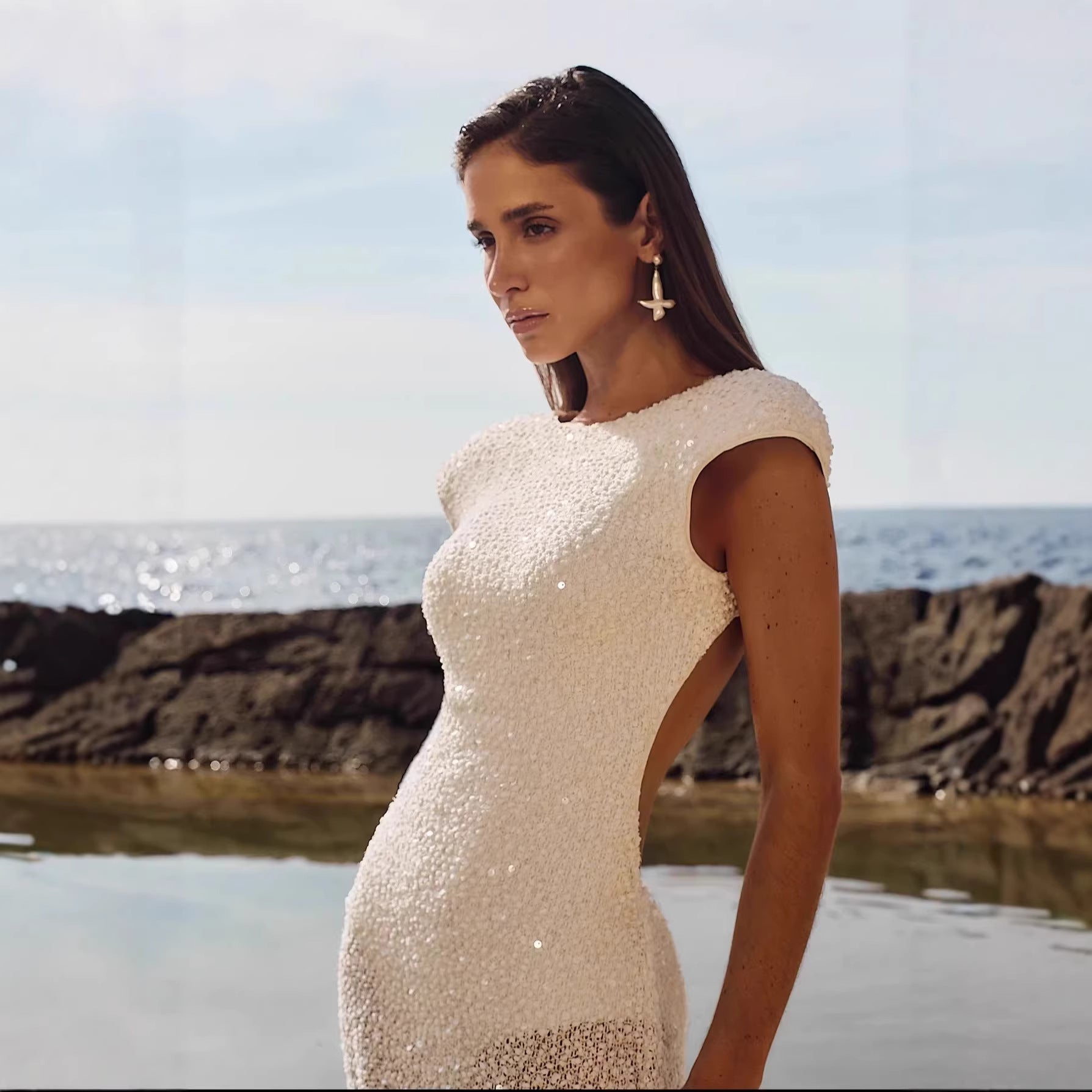 Damen Elegantes Abendkleid mit tiefem Rückenausschnitt und funkelnden Verzierungen R&B