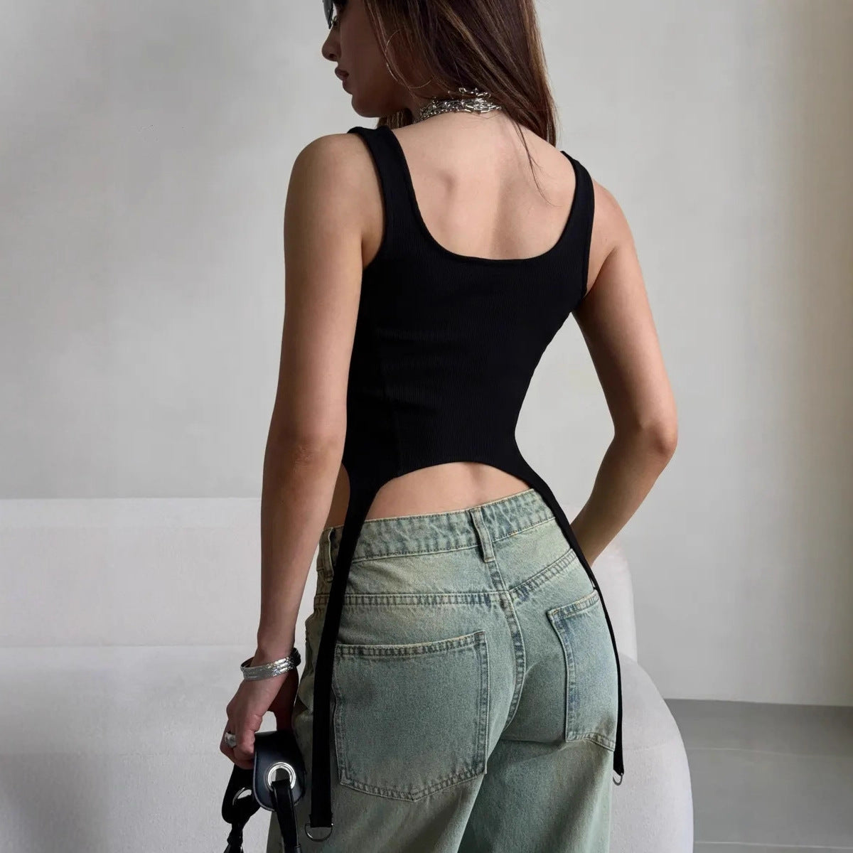 Damen Crop-Top mit innovativem Schnitt und einzigartigen Binde-Details R&B