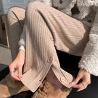 Damen Elegante Strickhose mit dekorativen Knopfdetails