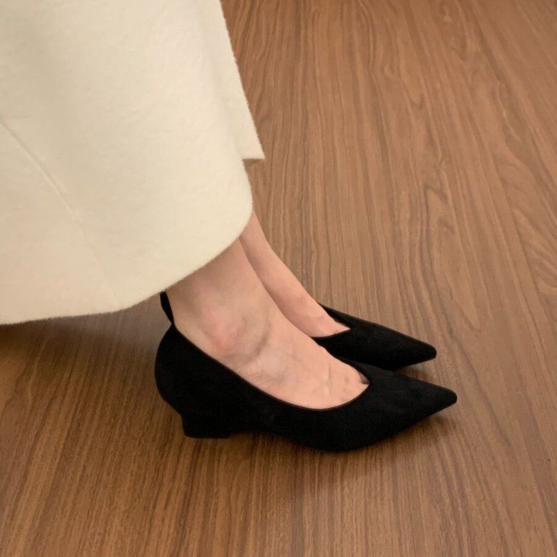 Damen elegante Pumps mit verspielt geschwungenem Design und Schleifenakzenten R&B