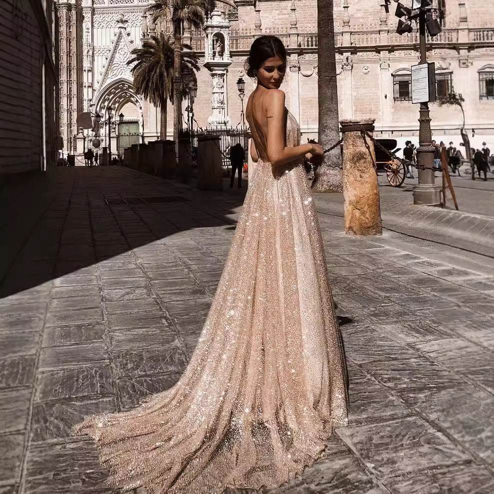 Damen Glamouröses Abendkleid mit tiefem V-Ausschnitt und strahlenden Pailletten R&B