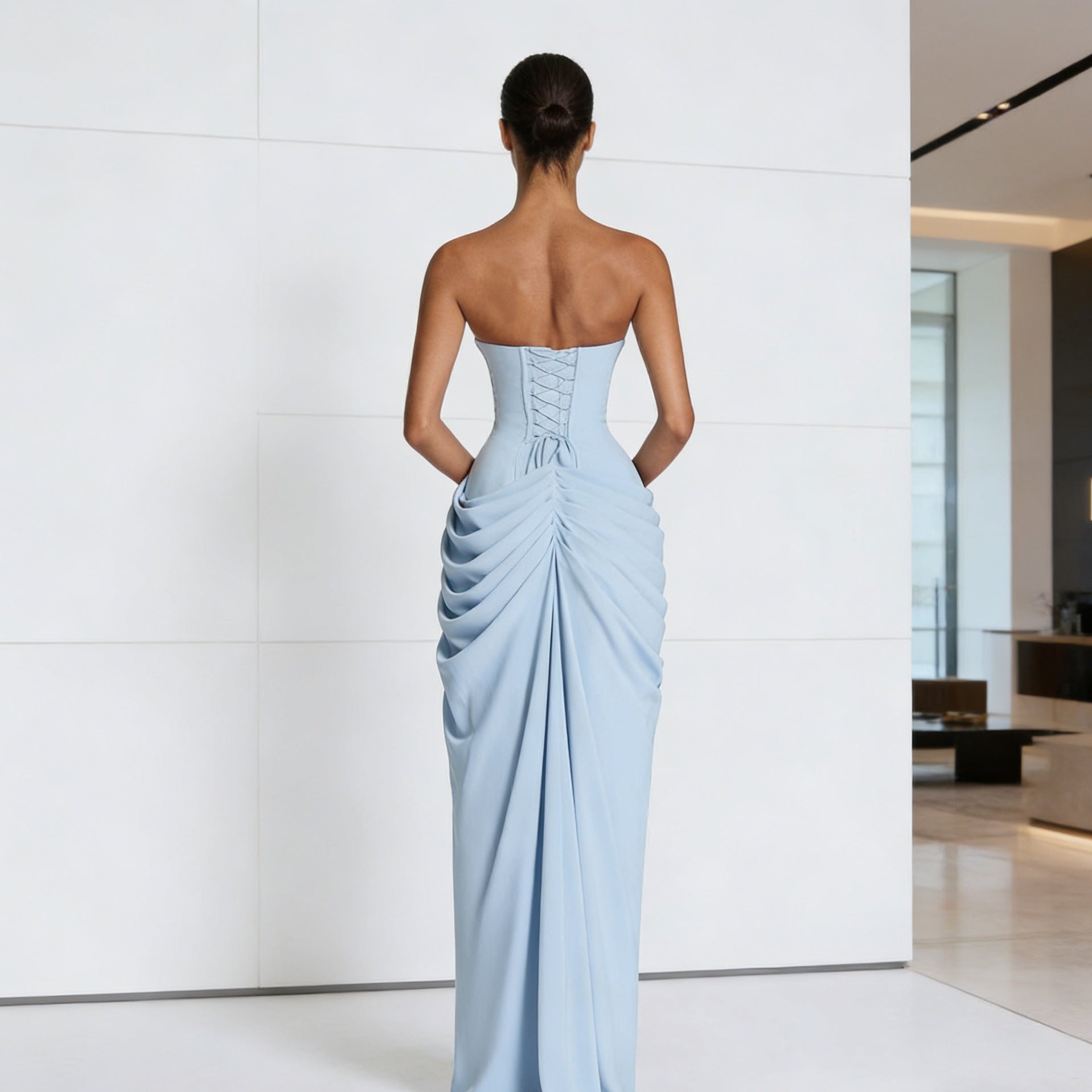 Damen Elegantes Abendkleid mit schulterfreier Silhouette und geschmeidiger Drapierung R&B
