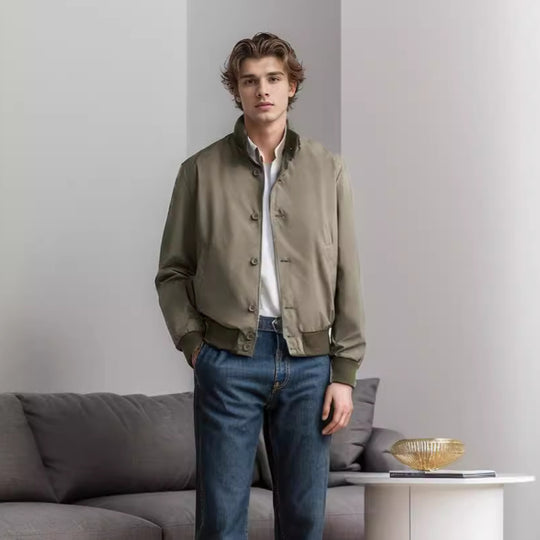 Herren modische Freizeitjacke mit schützendem Hochkragen und praktischen Taschen R&B