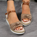 Damen Wedge-Sandalen mit raffiniertem Knoten-Detail und komfortablem Fußbett R&B
