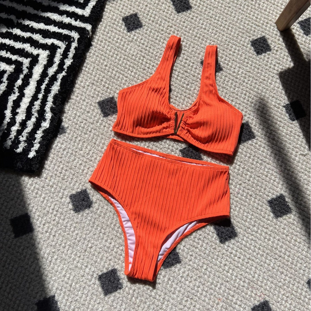 Damen Hochgeschnittener Bikini mit modischem Design R&B