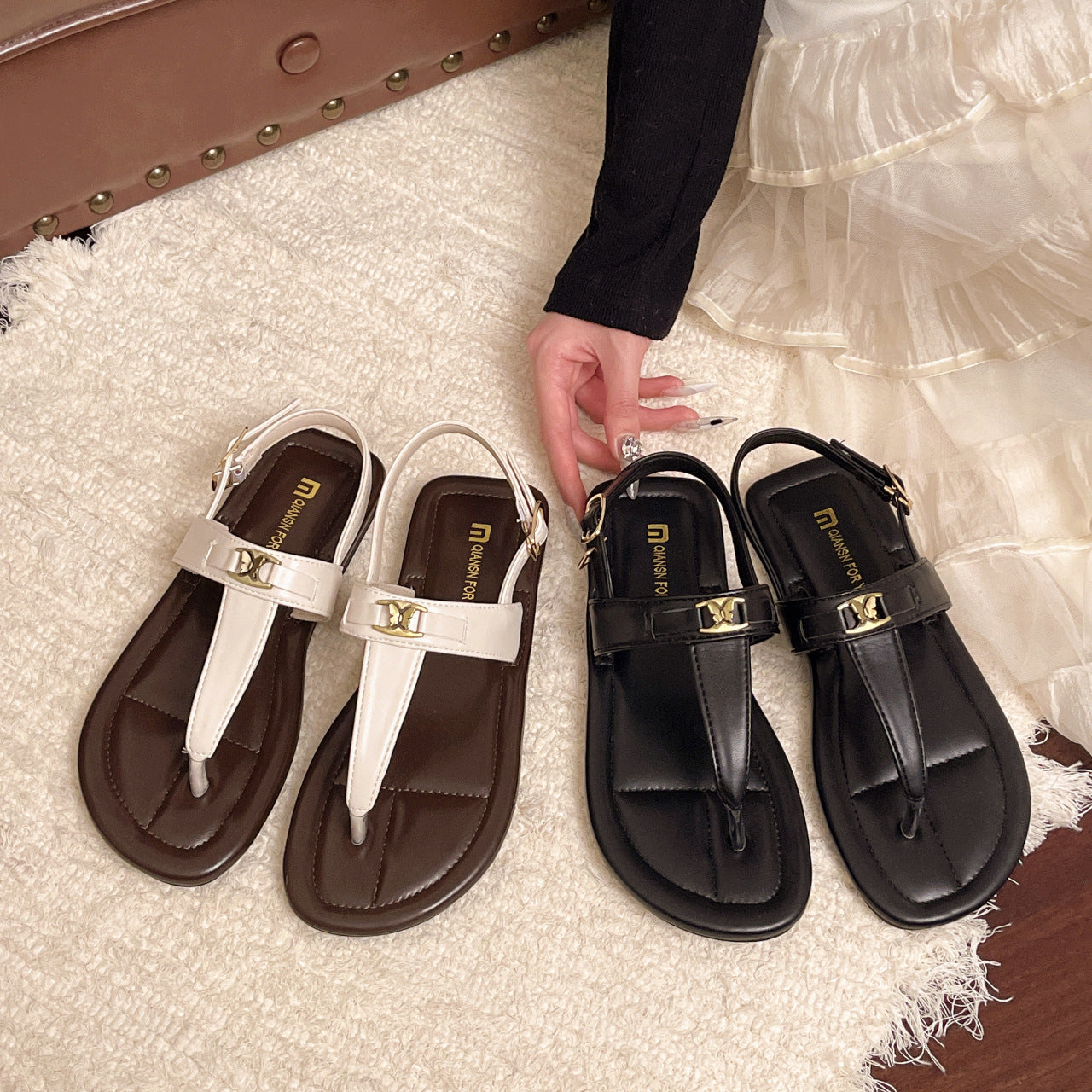 Damen stilvolle Flip-Flops mit elegantem Riemendesign und komfortabler Sohle EB