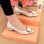 Damen klassische Pumps mit modischer Verzierungsbeschläge R&B