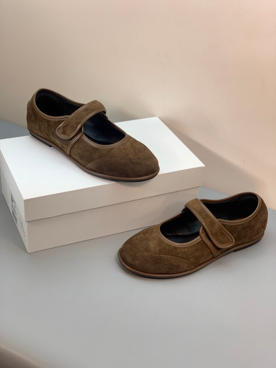 Damen Ballerinas mit verstellbarem Riemen und weichem Wildleder R&B