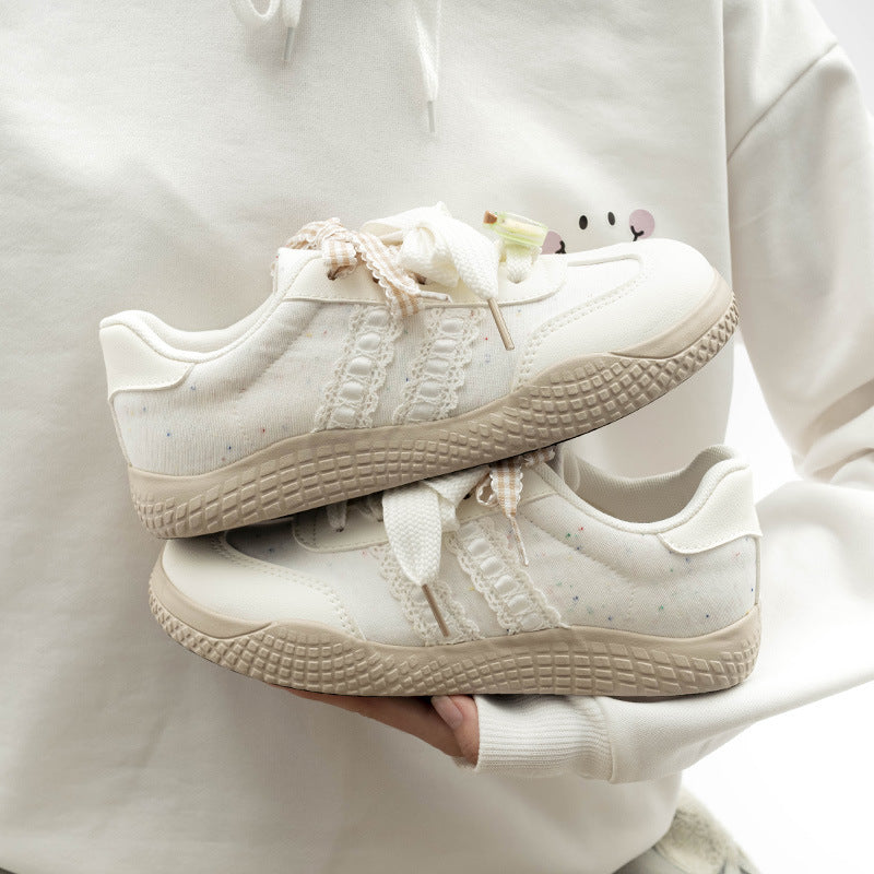 Damen Sneakers mit dekorativen Spitzen und atmungsaktivem Obermaterial