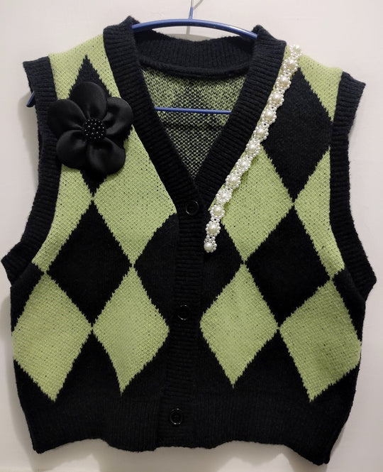 Damen Strickweste mit modernem Rautenmuster und eleganter Knopfdetail R&B
