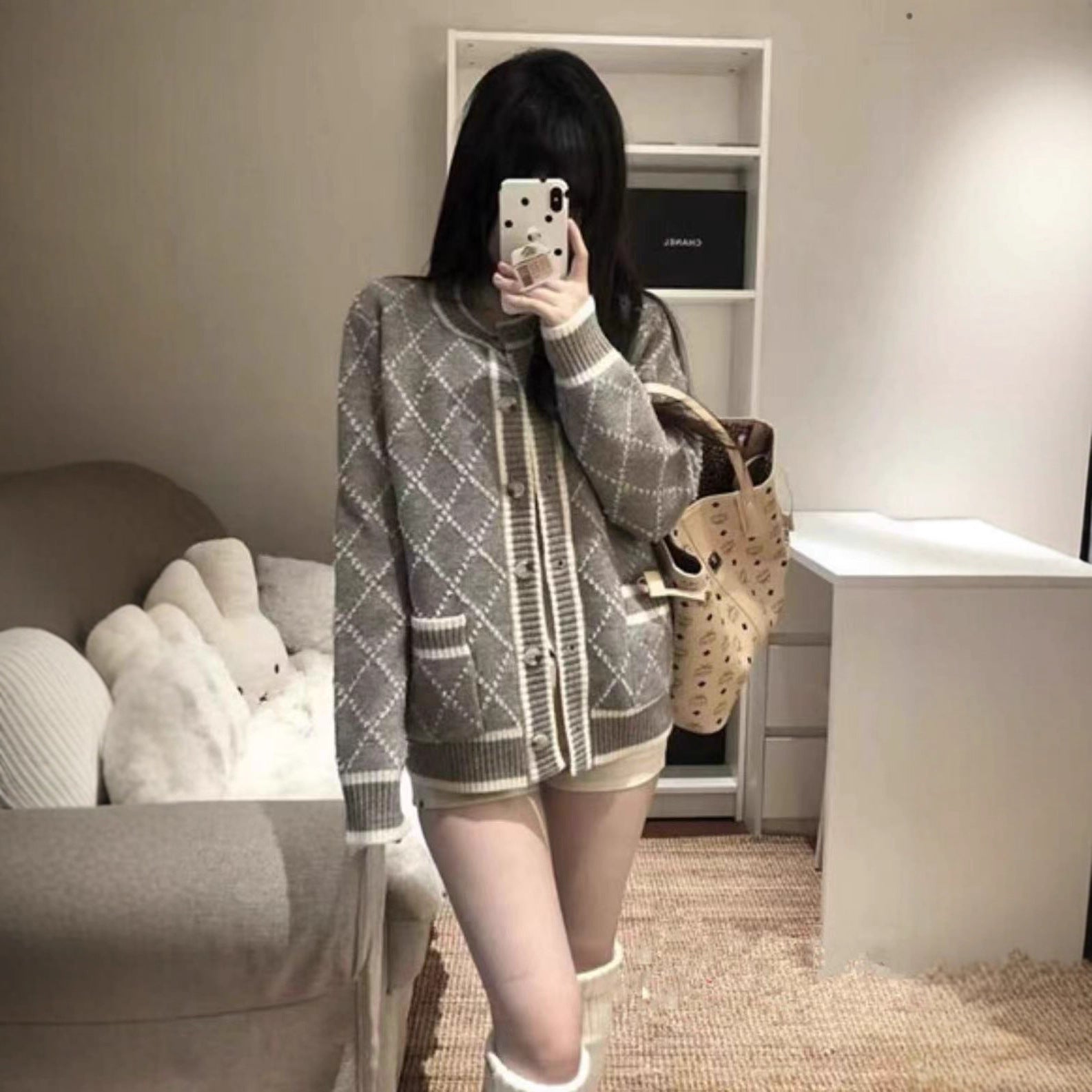 Damen modischer Strickcardigan mit eleganter Rautenmusterstruktur und goldenen Knöpfen R&B