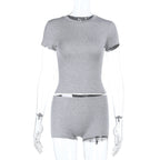 Damen Set aus figurbetontem T-Shirt und Shorts R&B