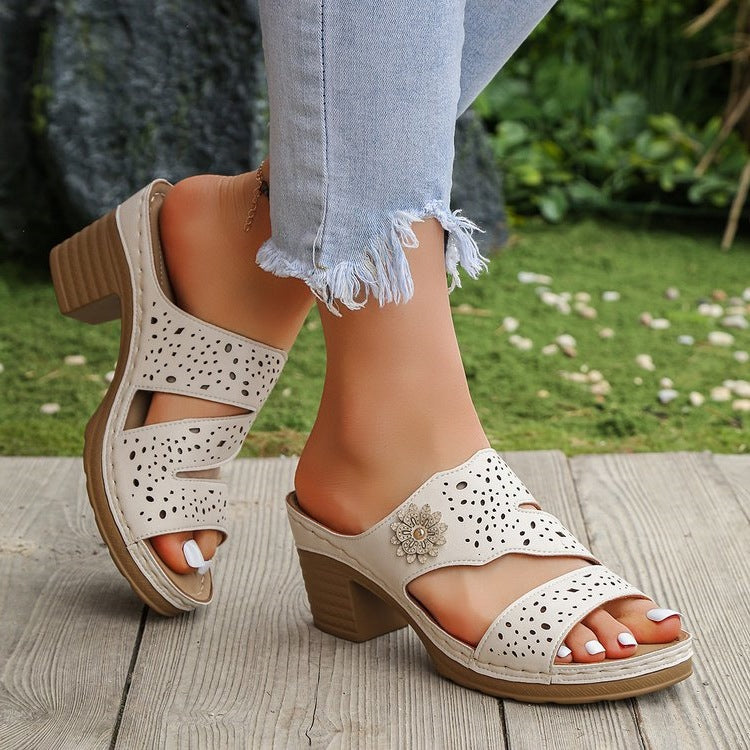 Damen Bequeme Sommer-Pantoletten mit eleganter Perforation R&B