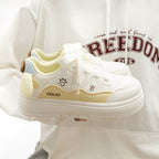 Damen Verspielte Sneakers mit kuscheliger Innenseite und tierischen Applikationen
