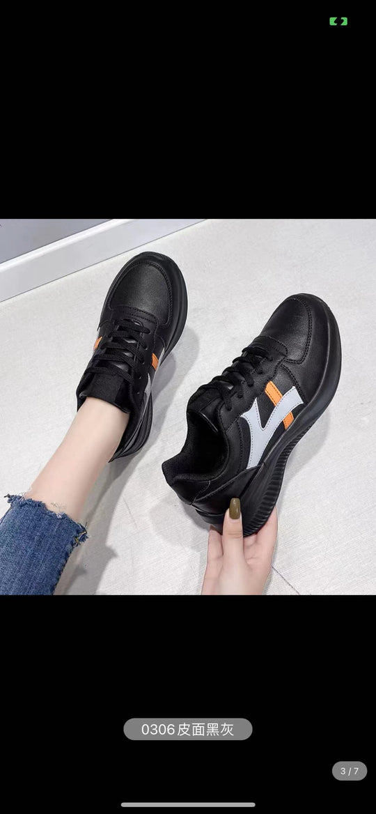 Damen nan modische Plateau-City-Sneaker mit extraweich gepolstertem Fußbett, stoßdämpfender Zwischensohle und sportiver Seitenapplikation R&B
