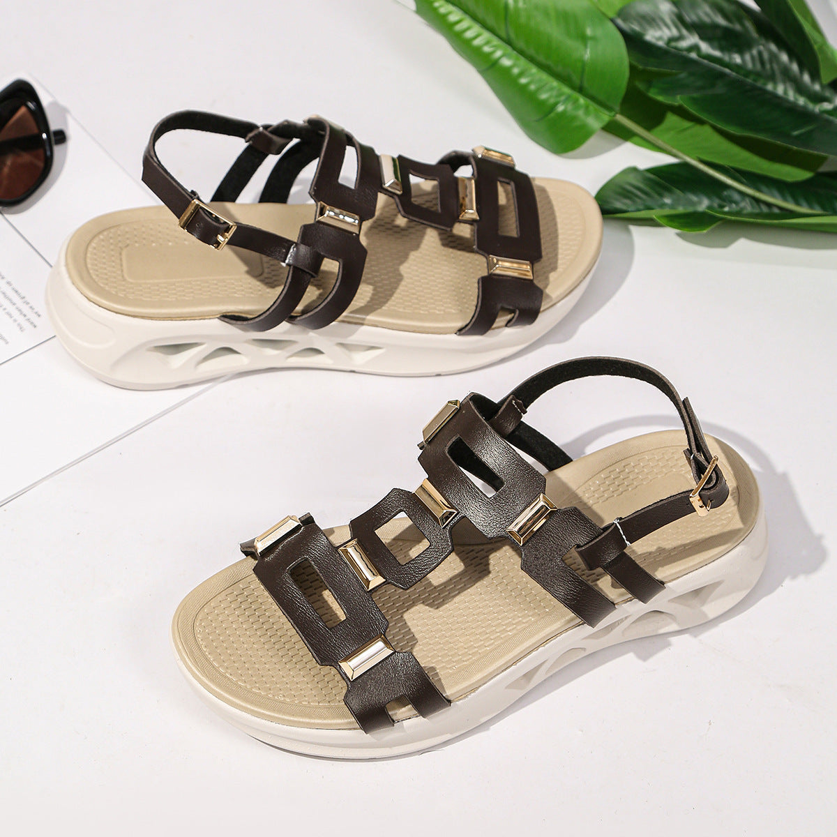 Damen Komfort-Sandalen mit modischen Schnallenakzenten und ergonomischer Sohle R&B