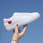 Damen modische Sneaker mit Herzen-Applikation und rutschfester Sohle R&B