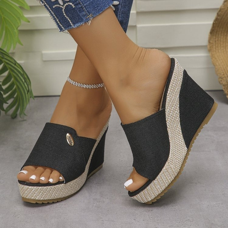Damen Wedge-Pantoletten mit stylischem Textil-Obermaterial und dekorativem Schmuckdetail R&B