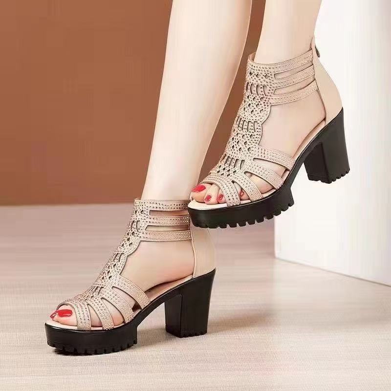 Damen Absatzsandalen mit elegantem Schnitt und detailverliR&Btem Design R&B