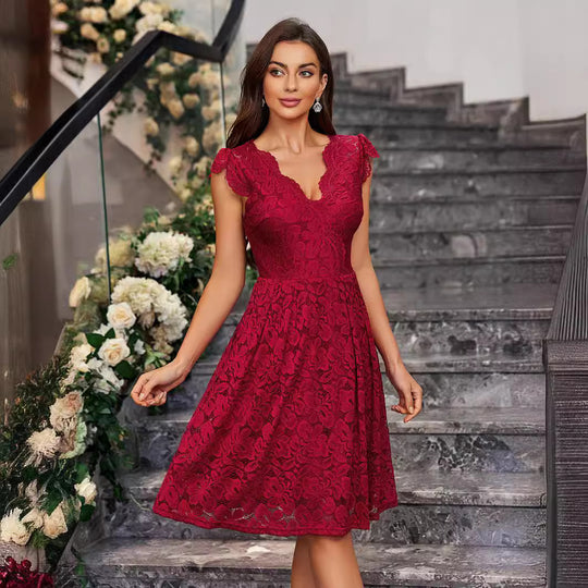 Damen Spitzenkleid mit floralen Applikationen und tiefem V-Ausschnitt R&B
