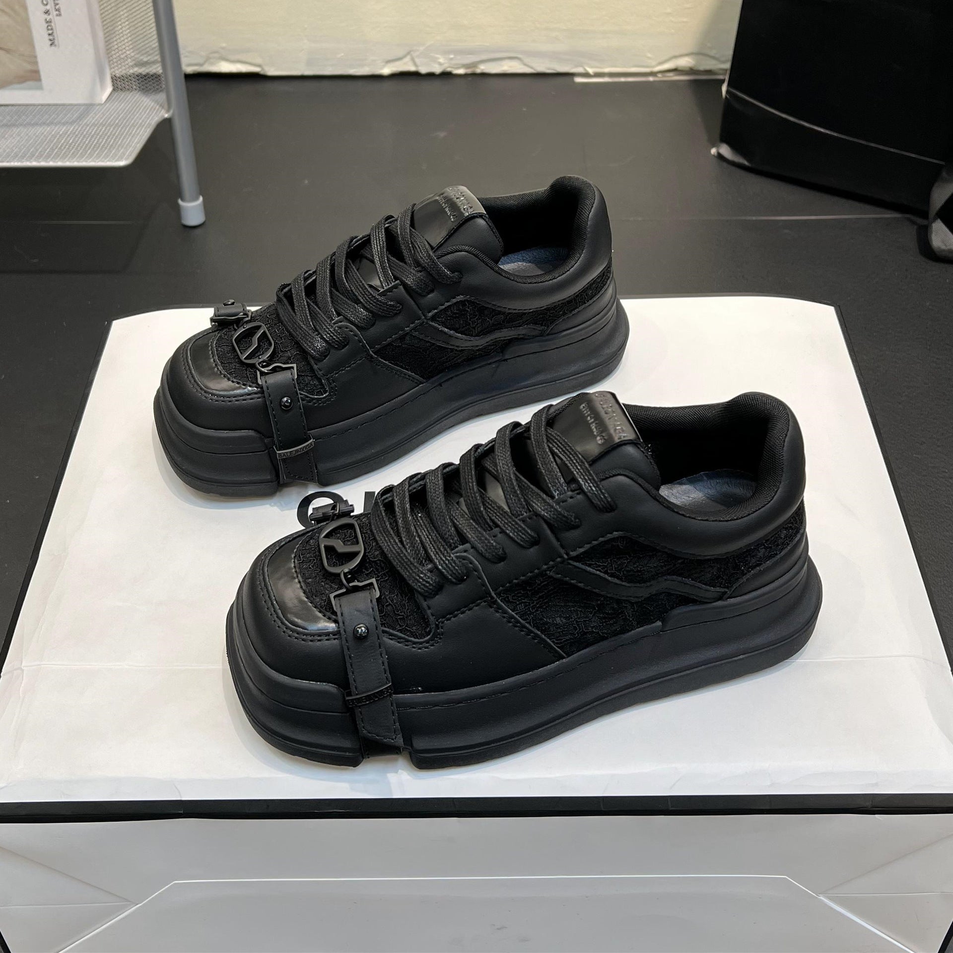 Damen modische Sneaker mit robustem Obermaterial und einzigartigem Design R&B