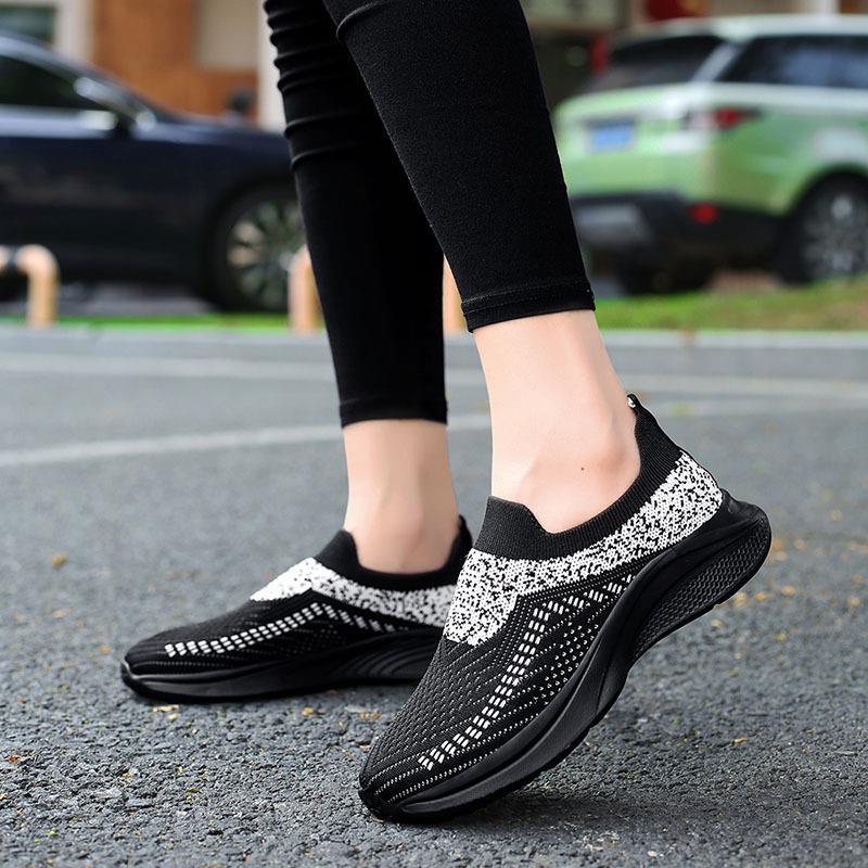 Damen Slip-On Sneakers mit luftiger Strick-Oberfläche und dämpfender Sohle