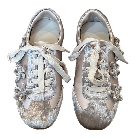 Damen Sportliche Sneaker mit elegantem Samtoberteil und modischen Applikationen R&B