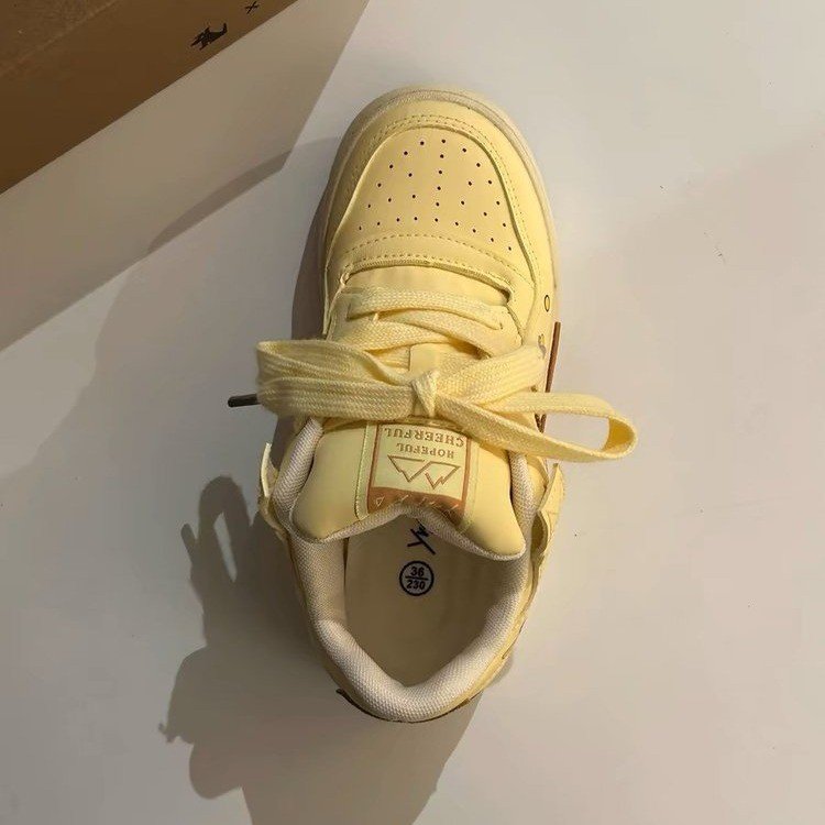 Damen Sneakers im verspielten Design mit bunten Applikationen und bequemer Dämpfung R&B
