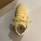 Damen Sneakers im verspielten Design mit bunten Applikationen und bequemer Dämpfung R&B