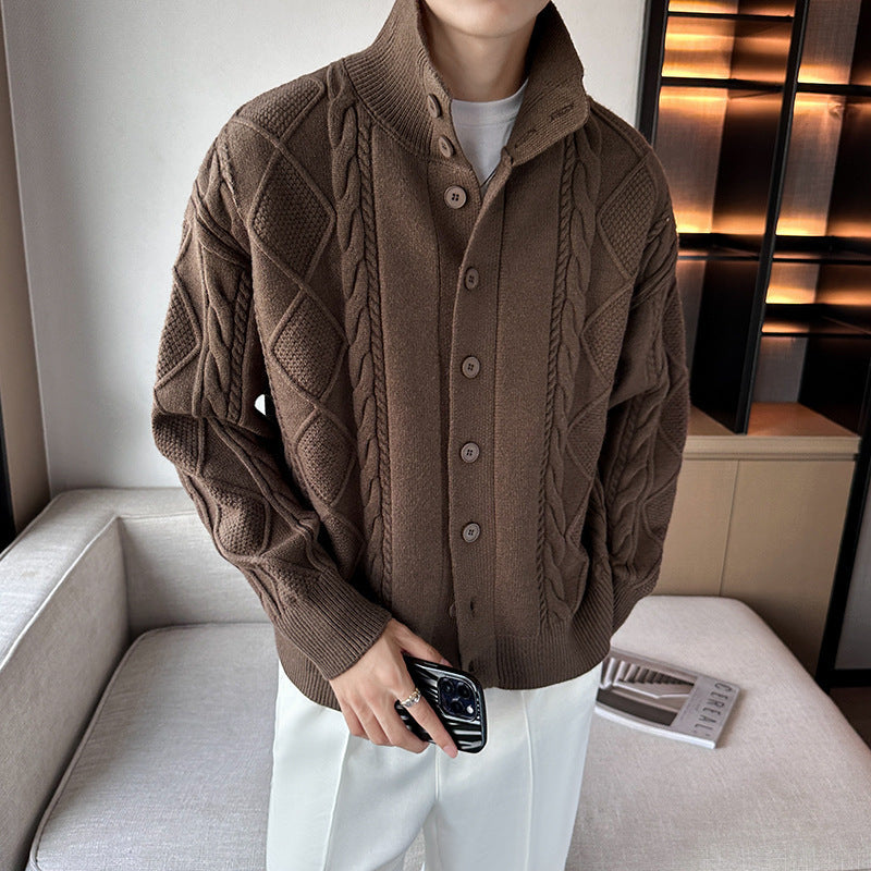 Herren Grobstrickpullover mit modernem Stehkragen und Knopfleiste R&B