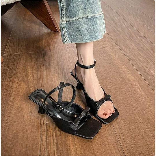 Damen elegante Blockabsatz Sandaletten mit schmalen Riemchen R&B