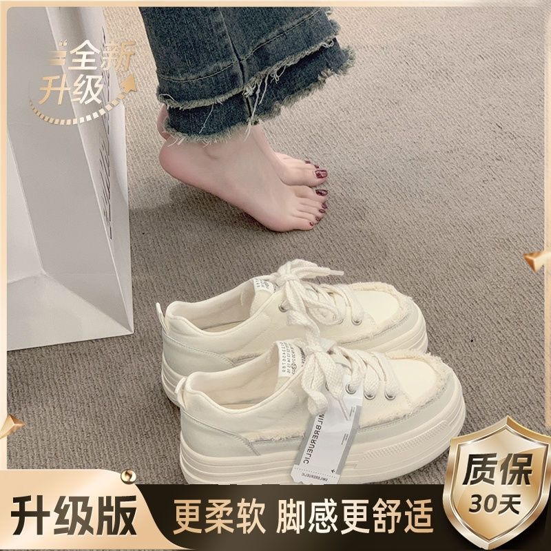 Damen Plateausneaker mit modischen Designelementen und komfortabler Dämpfung