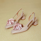 Damen Slingback-Pumps mit floralen Satin-Applikationen und komfortablem Blockabsatz