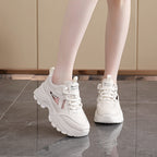 Damen modische Lauf-Sneaker mit luftigen Einsätzen und dämpfendem Komfort R&B
