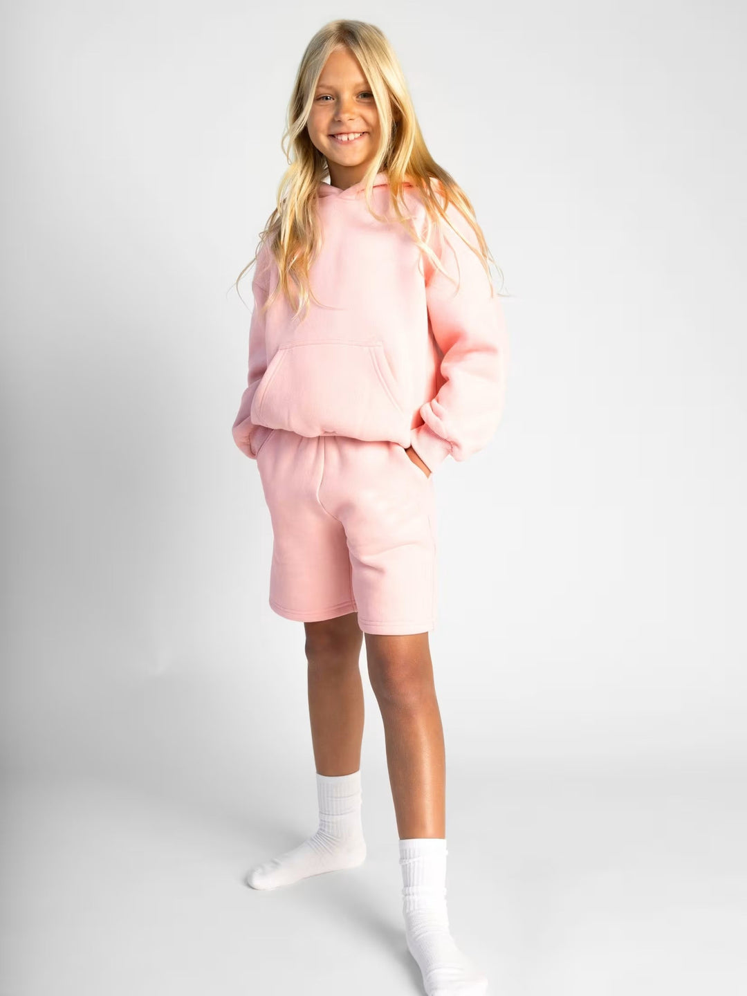 Damen Kapuzensweatshirt und Shorts-Set aus weichem Fleece mit praktischen Taschen R&B