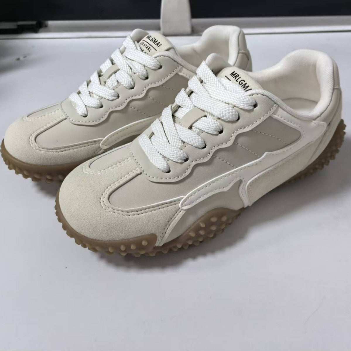 Damen Sportliche Sneakers mit atmungsaktiver Oberflächenstruktur und rutschfester Sohle