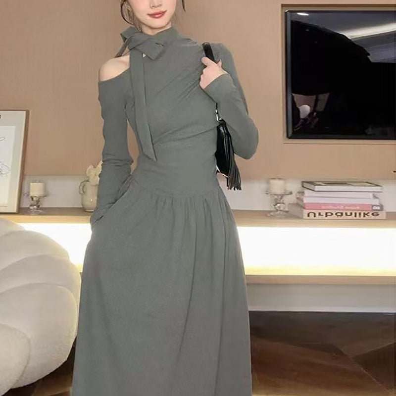 Damen Kleid mit asymmetrischem Ausschnitt und elegantem Schleifendesign