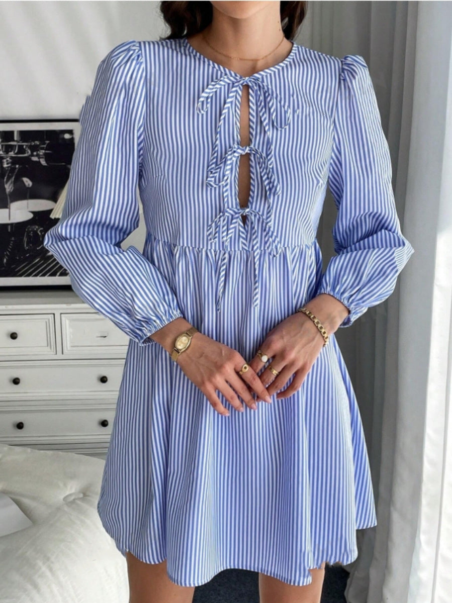 Damen Kleid mit verspieltem Schnitt und Rüschendetails R&B