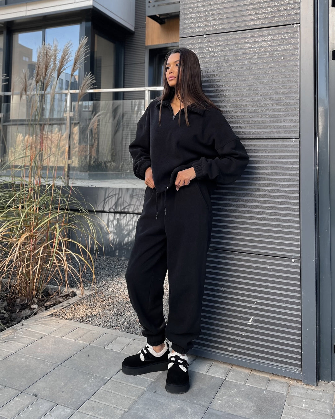Damen gemütlicher Fleece-Jogginganzug mit hohem Kragen und Kängurutaschen R&B