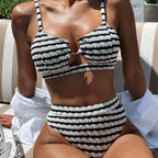 Damen Sportlicher Hochgeschnittener Bikini mit raffinierten Cut-Outs