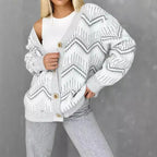 Damen Strickjacke mit modernem Chevron-Muster und erstklassigen Knopfdetails R&B
