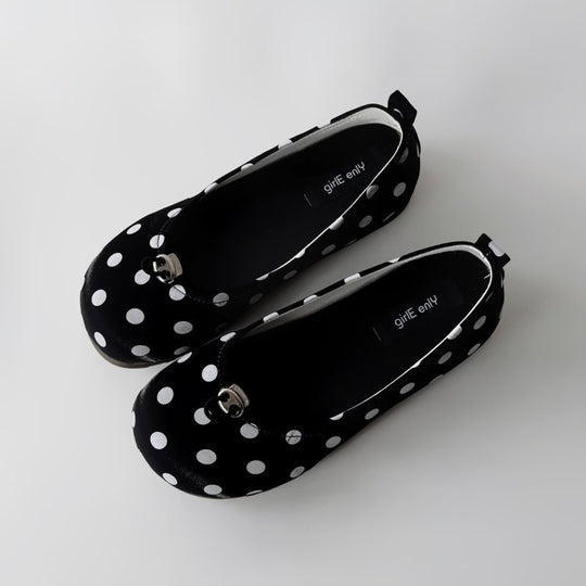Damen Slipper mit modischen Punkten und komfortabler Sohle R&B