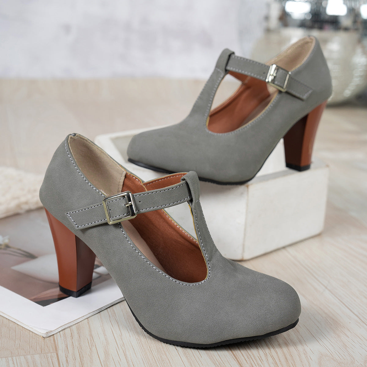 Damen T-strap Pumps mit eleganter Absatzhöhe und verstellbarem Riemen R&B