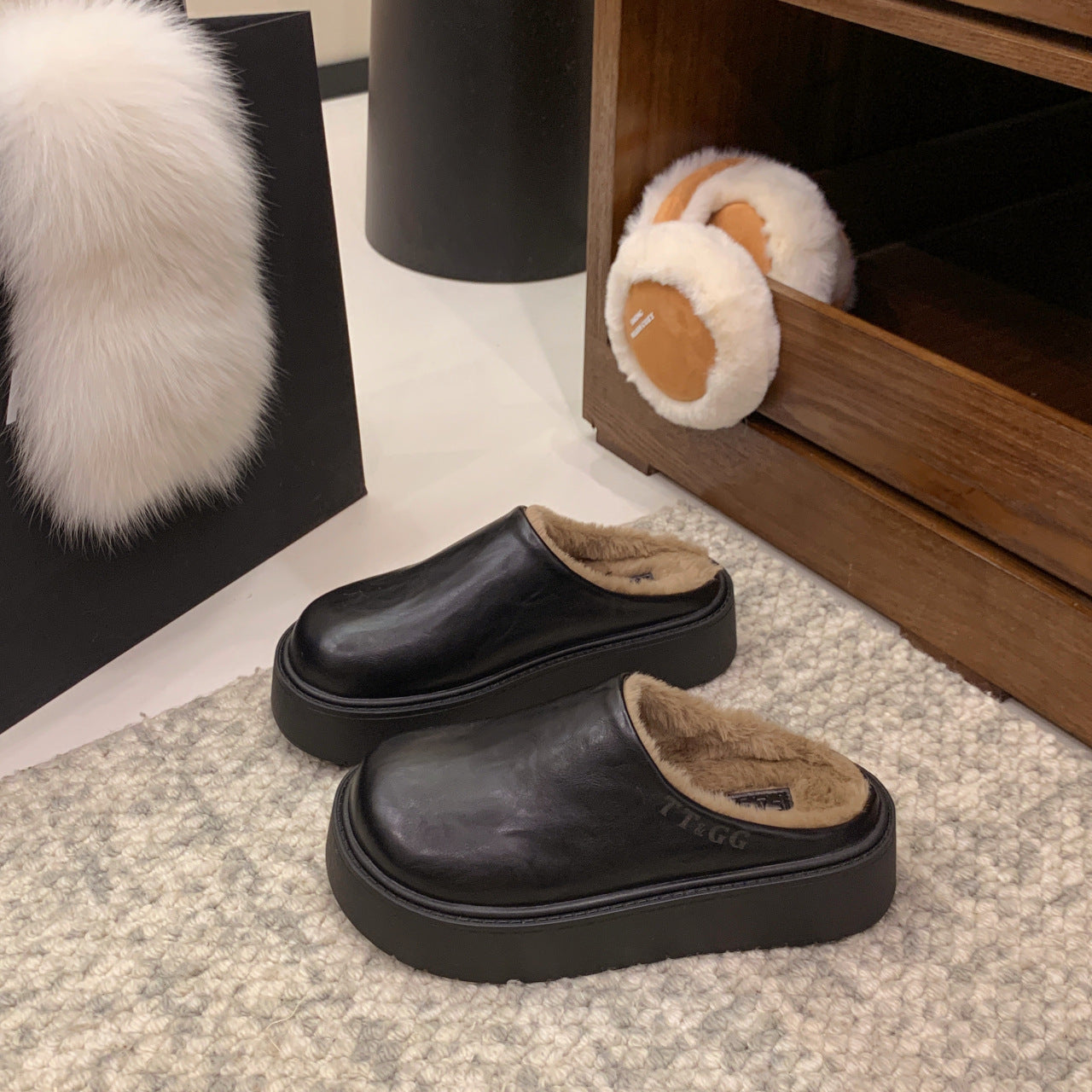 Damen gemütliche Fleece-Clogs mit rutschfester Sohle sowie weichem Kunstfell-Innenfutter R&B