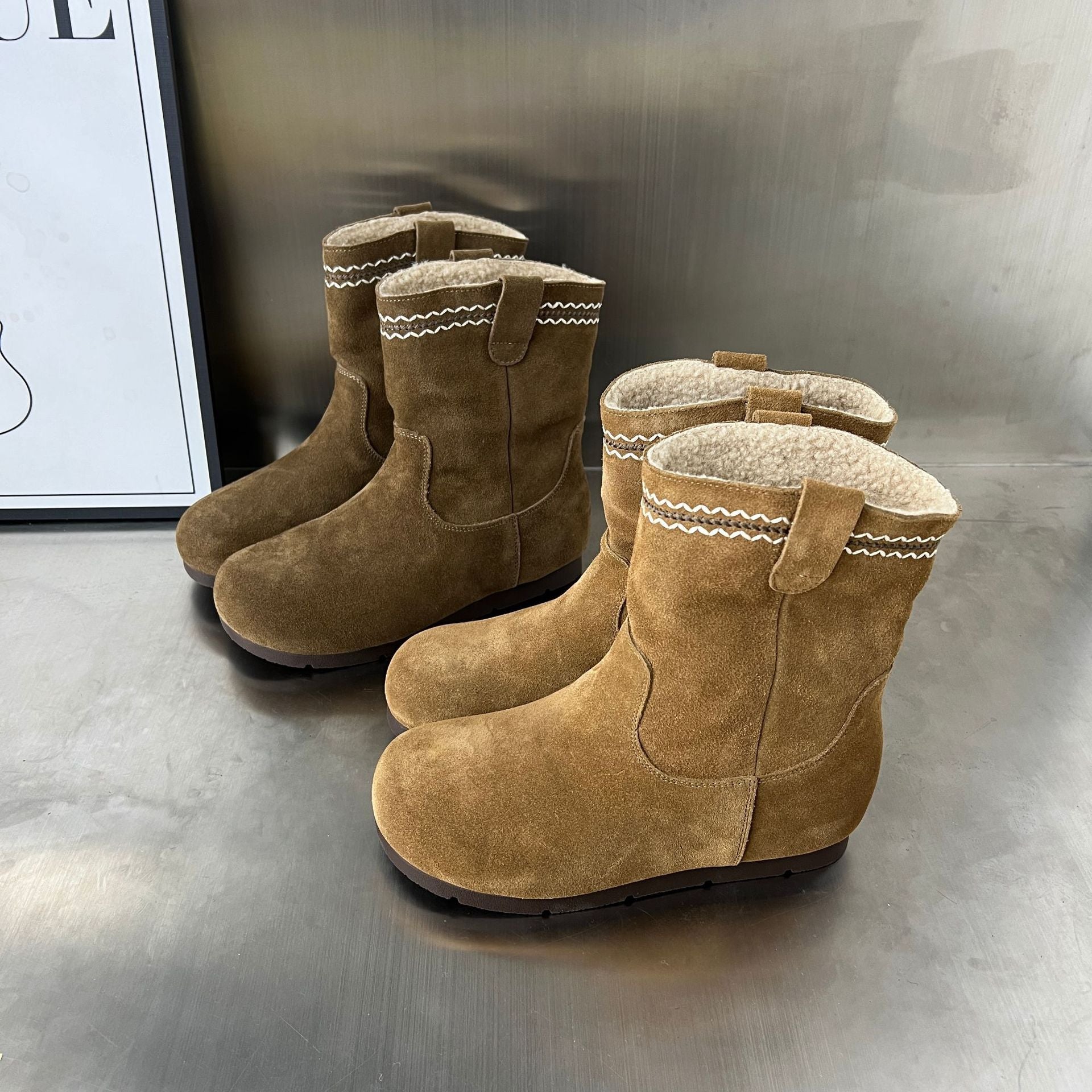 Damen Elegante Wildleder-Stiefel mit warmem Innenfutter und dekorativen Nähten R&B