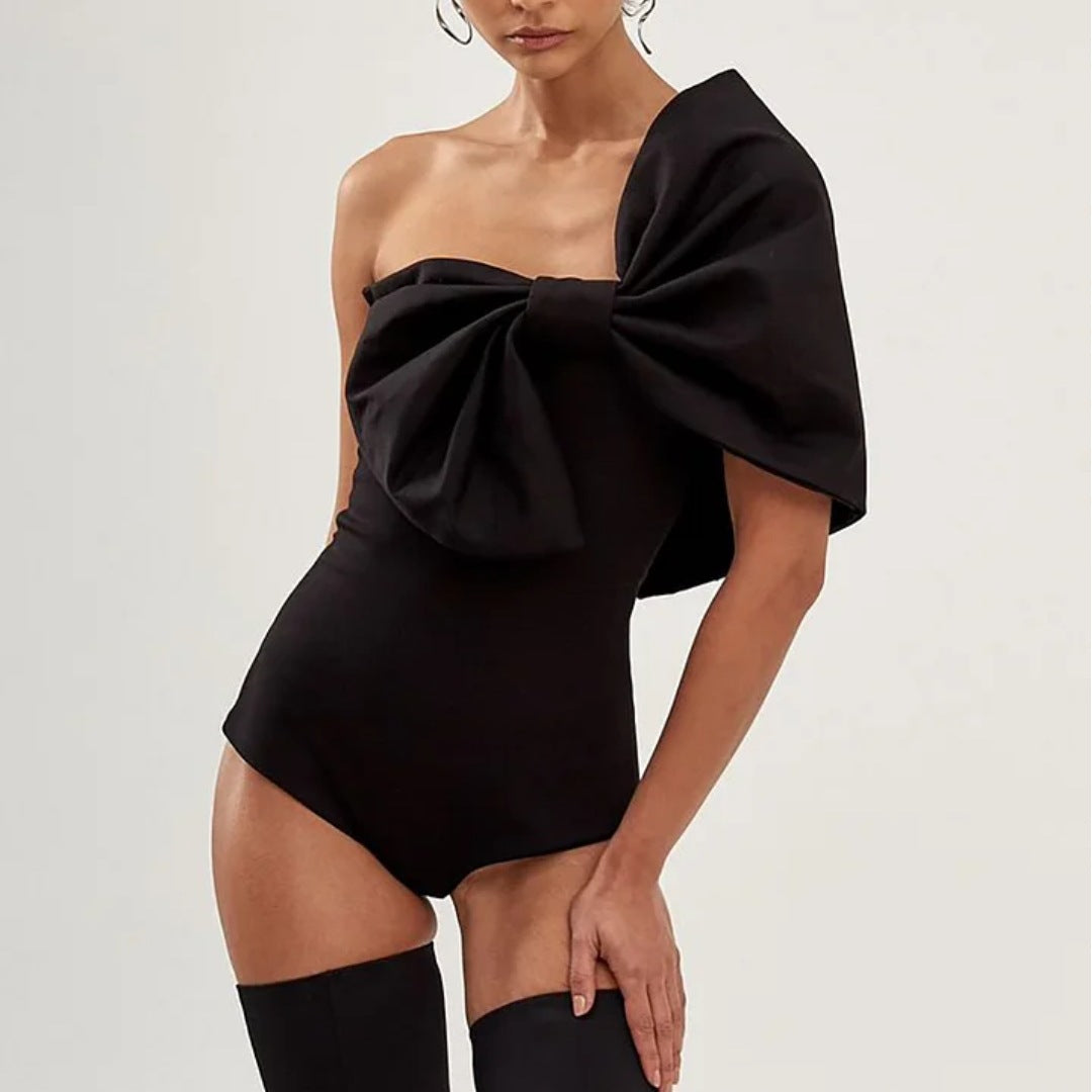 Damen Einschnitt Badeanzug mit voluminösem Schleifen-Detail und elegantem Wickelrock R&B