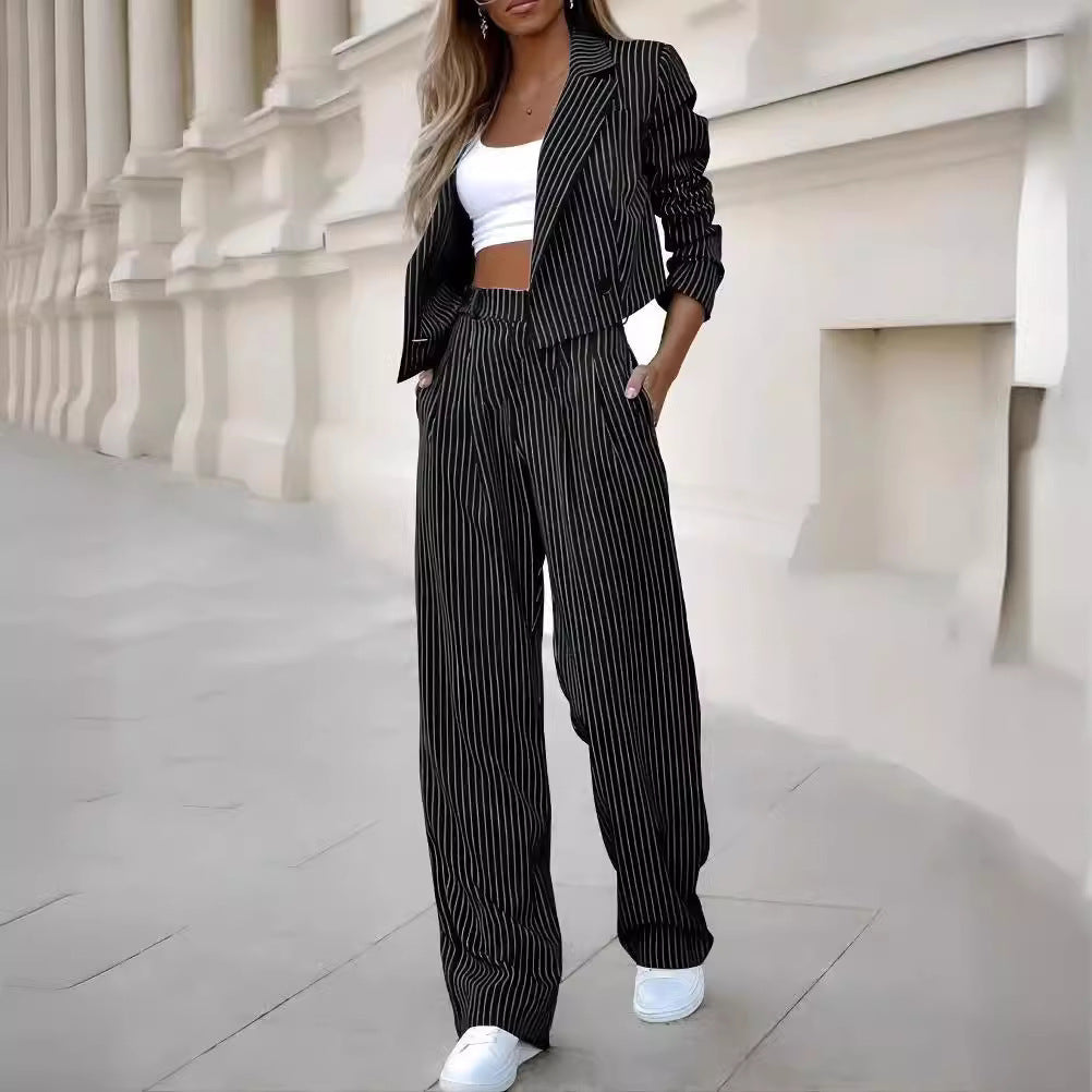 Damen stylisches Business-Outfit mit marginalem Streifenmuster R&B