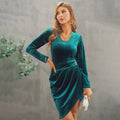 Damen elegantes Wickelkleid aus Samt mit langen Ärmeln und asymmetrischem Saum