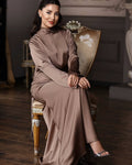 Damen Elegantes bodenlanges Kleid mit hochgeschlossenem Kragen und fließendem Schnitt R&B