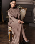 Damen Elegantes bodenlanges Kleid mit hochgeschlossenem Kragen und fließendem Schnitt R&B